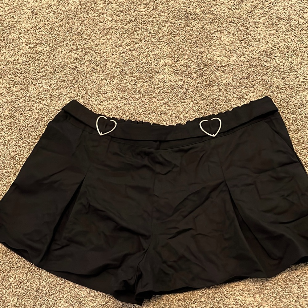 Cider dress shorts with side zip and heart buckle detail size 4XL new with tags